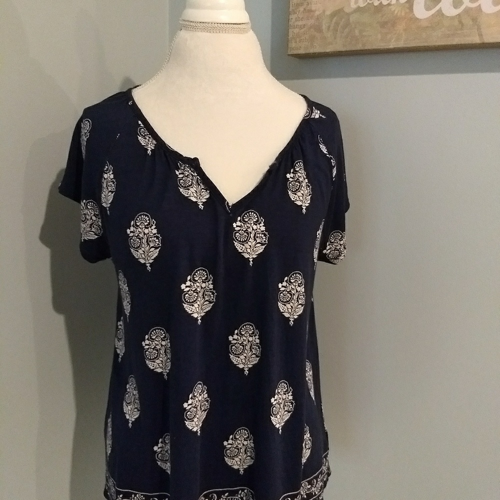 Old Navy split neck shirt